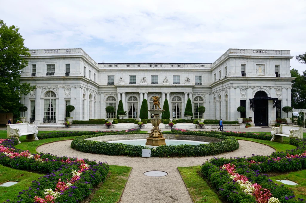 Rosecliff is one of the most famous of the Newport Mansions. It's possible to have your wedding at Rosecliff.