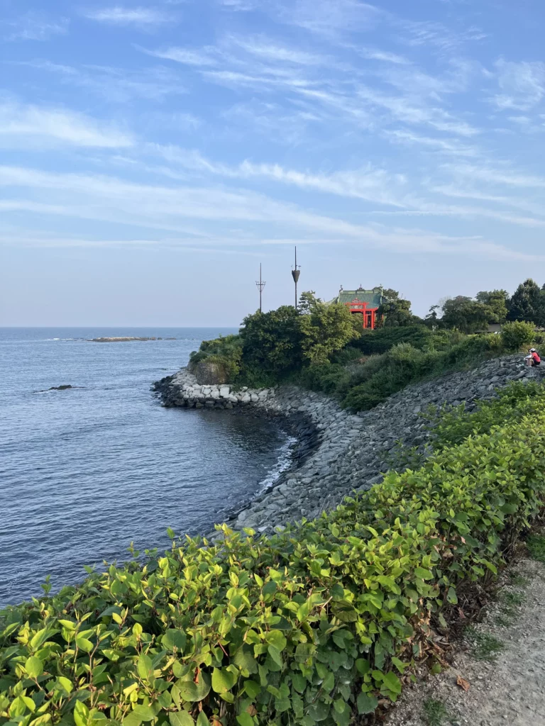 Summer activities in Newport. View from the Cliff Walk